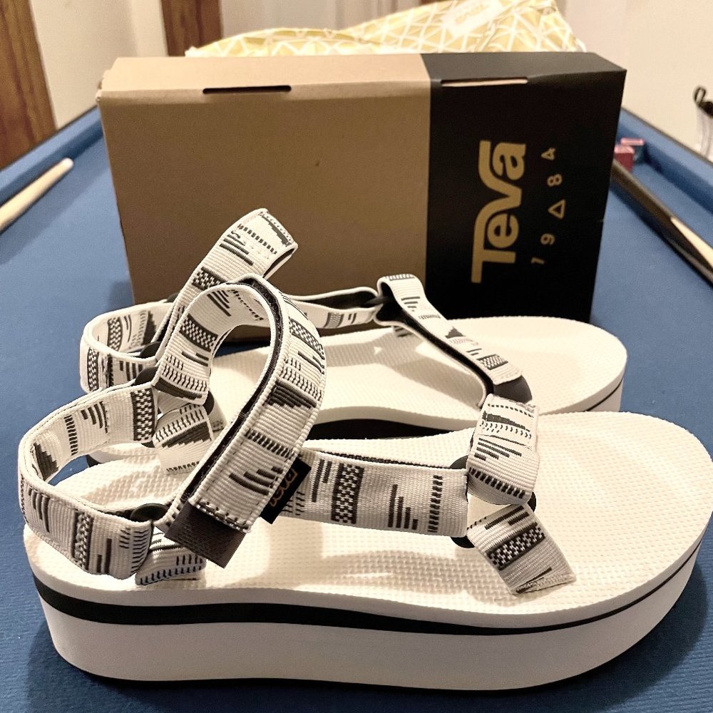 New TEVA Flatform, white/gray (Size 8)